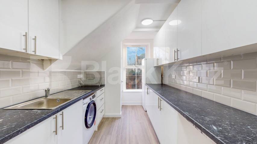 Newly refurbished large 3 bedroom property close to Caledonian Rd station Camden Road, Holloway / Caledonian Road